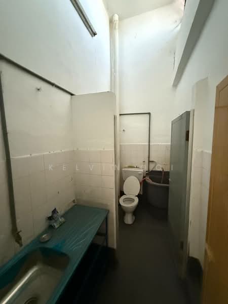 Factory for Rent in Butterworth (Penang) - Kelvin Ooi - Bathroom - PropertyGuru.com.my
