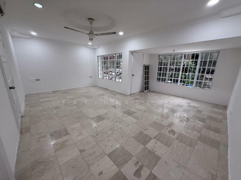 2.5-storey Terraced House for Sale in SS12 (Subang Jaya) - Fatin Azemi - Living Room - PropertyGuru.com.my