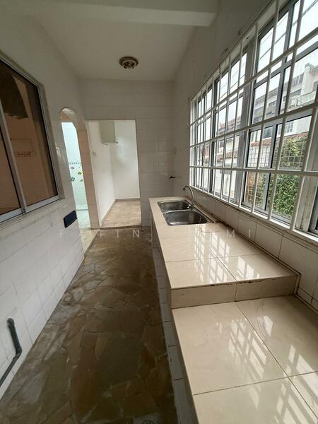 2.5-storey Terraced House for Sale in SS12 (Subang Jaya) - Fatin Azemi - Kitchen - PropertyGuru.com.my