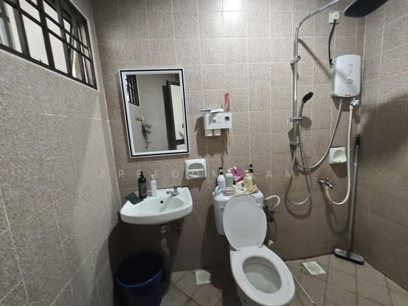 1-storey Terraced House for Sale in Skudai (Johor) - Freedom Lam - Bathroom - PropertyGuru.com.my