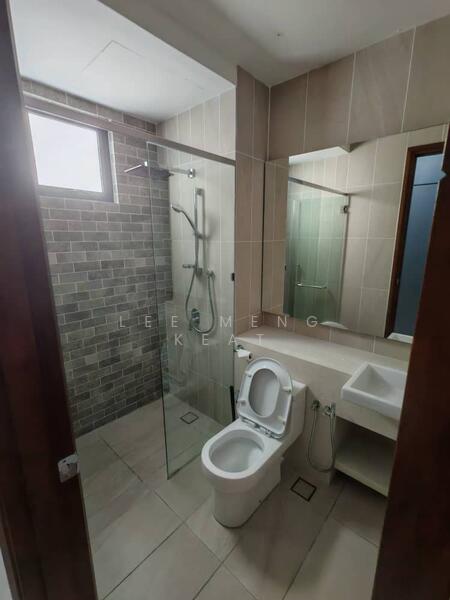 Queens Residences Q1 @ Queens Waterfront untuk Untuk Disewa - RM 3,600 /bulan, Apr 2026 - Bathroom - PropertyGuru.com.my