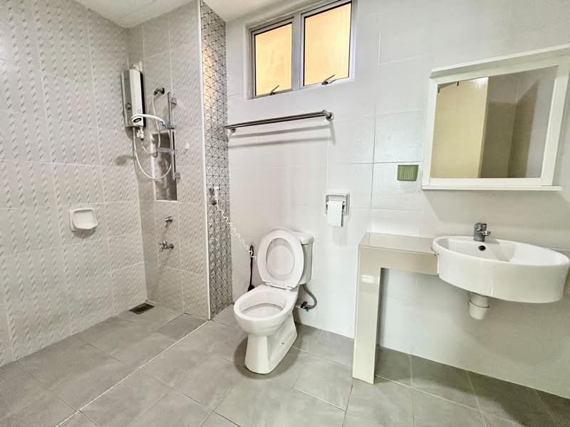 Apartment for Sale at Austin Suites (Permata Austin) - Joan Sin - Bathroom - PropertyGuru.com.my