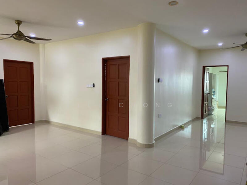 Rumah Teres 2 Tingkat untuk Dijual di Flat Taman Sri Indah - Elly Chong - Living Room - PropertyGuru.com.my