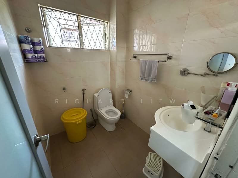 Rumah Teres 2 Tingkat untuk Dijual di SS 23, Taman Sea (Petaling Jaya) - Richard Liew - Bathroom - PropertyGuru.com.my