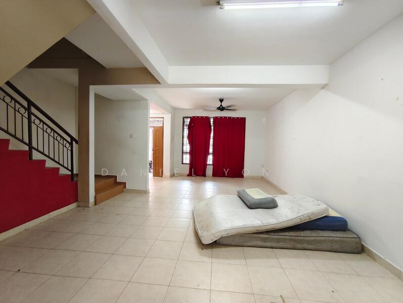 2-storey Terraced House for Sale in Taman Skudai Indah (Skudai) - Daniel Yong - Living Room - PropertyGuru.com.my