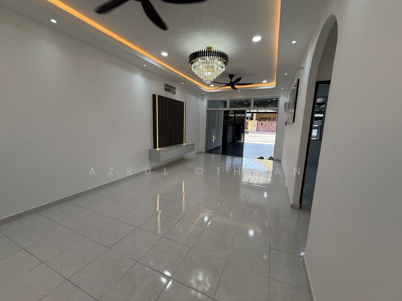 Rumah Teres 1 Tingkat untuk Dijual di Taman Panchor Jaya (Paroi) - Azrul Othman - Living Room - PropertyGuru.com.my
