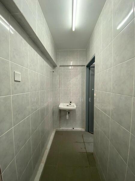 Factory for Rent in Sungai Buloh (Selangor) - Mimi Chee - Corridor - PropertyGuru.com.my