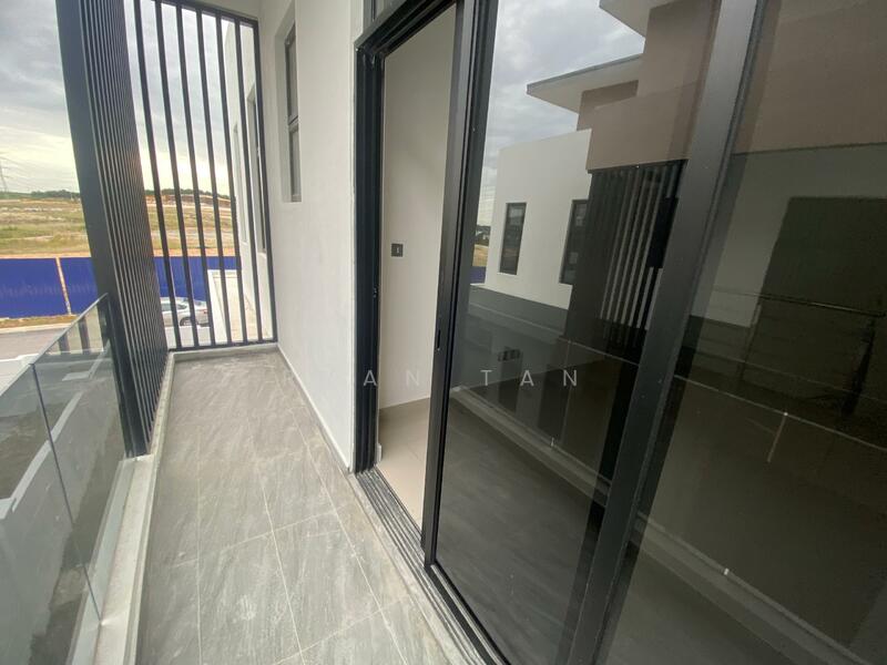 Cluster House for Sale in Taman Pulai Bestari (Skudai) - Ryan Tan - Balcony - PropertyGuru.com.my