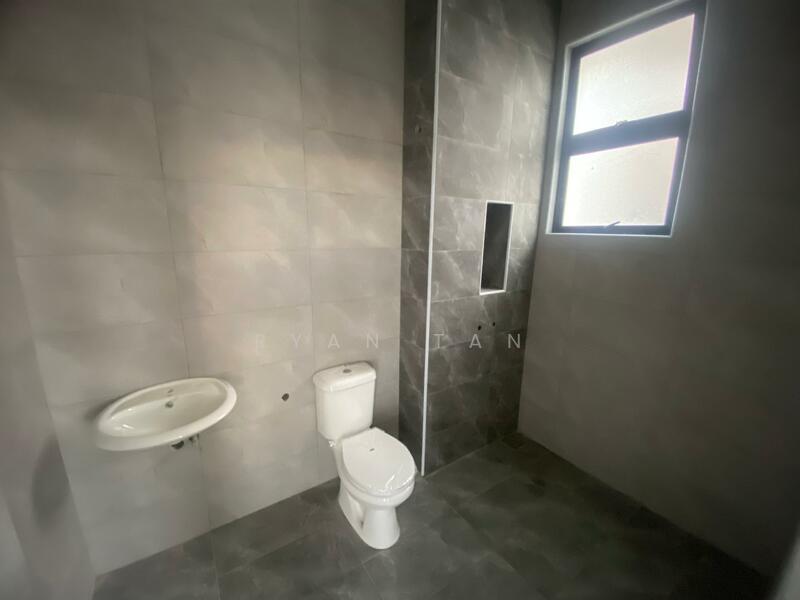 Cluster House for Sale in Taman Pulai Bestari (Skudai) - Ryan Tan - Bathroom - PropertyGuru.com.my