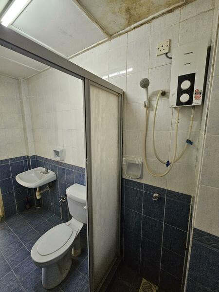 Anggerik Villa 2 Apartment untuk Untuk Disewa - RM 1,050 /bulan, Feb 2026 - Bathroom - PropertyGuru.com.my