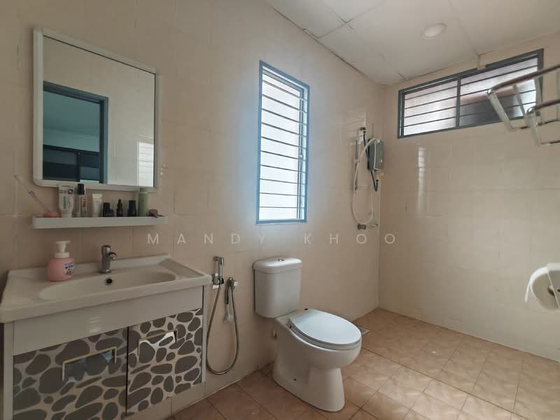 Townhouse for Sale in Jalan Ipoh (Kuala Lumpur) - Mandy Khoo - Bathroom - PropertyGuru.com.my