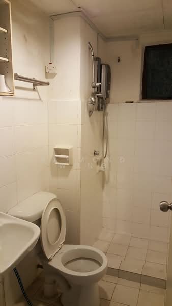 Kondominium untuk Dijual di Vista Millennium Condominium - Raymond Wong - Bathroom - PropertyGuru.com.my