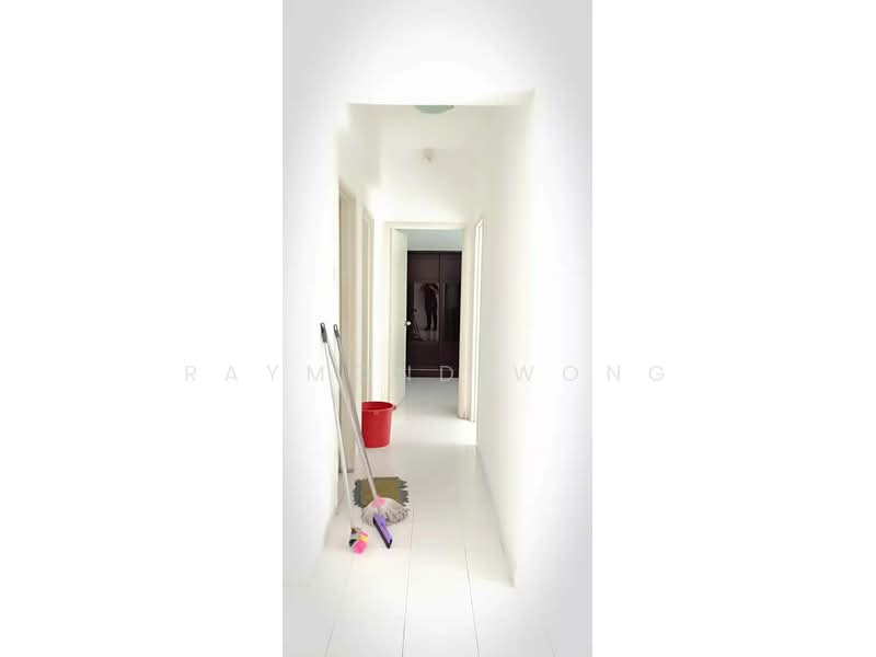 Kondominium untuk Dijual di Vista Millennium Condominium - Raymond Wong - Corridor - PropertyGuru.com.my