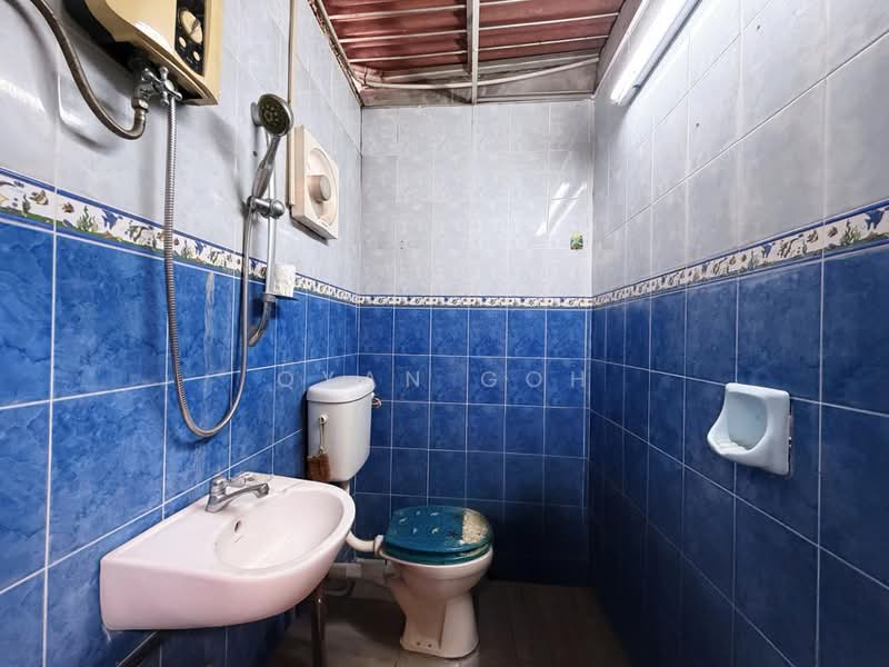 Rumah Teres 1-Tingkat untuk Dijual di Taman Jelutong (Jelutong) - Qyan Goh - Bathroom - PropertyGuru.com.my