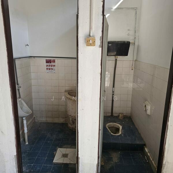 Terrace Factory for Rent in Sungai Lokan (Butterworth) - Jane Ng - Bathroom - PropertyGuru.com.my