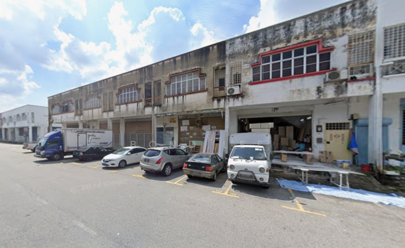 For Rent - ( Endlot ) Bandar Pinggiran Subang 1.5Storey Factory Seksyen U5