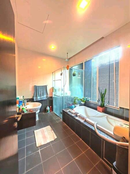 Zero-Lot Bungalow for Sale in Hijauan Residen (Ulu Langat) - Chin Chee Meng - Bathroom - PropertyGuru.com.my