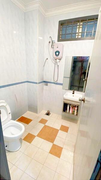 2-storey Terraced House for Sale in Taman Seri Orkid (Skudai) - Calvin Lee - Bathroom - PropertyGuru.com.my