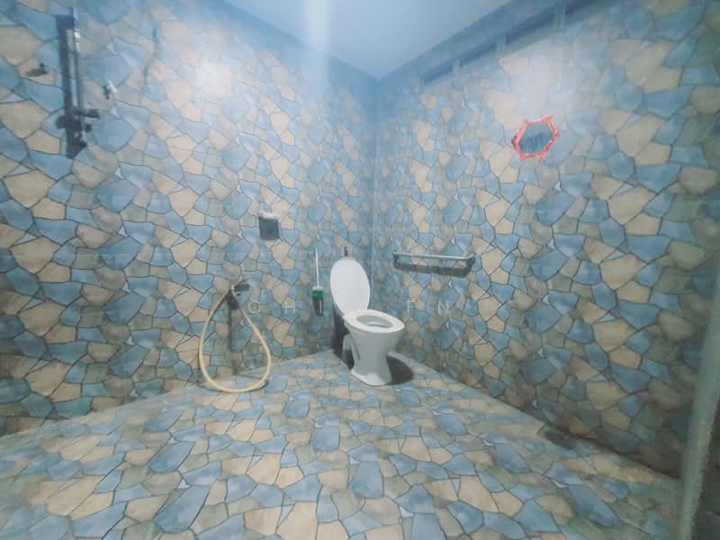 1-storey Terraced House for Sale in Taman Ayer Molek (Ayer Molek) - CHIN FN - Bathroom - PropertyGuru.com.my