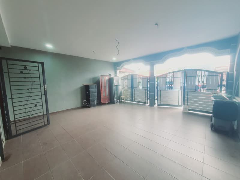 1-storey Terraced House for Sale in Taman Ayer Molek (Ayer Molek) - CHIN FN - Entrance - PropertyGuru.com.my