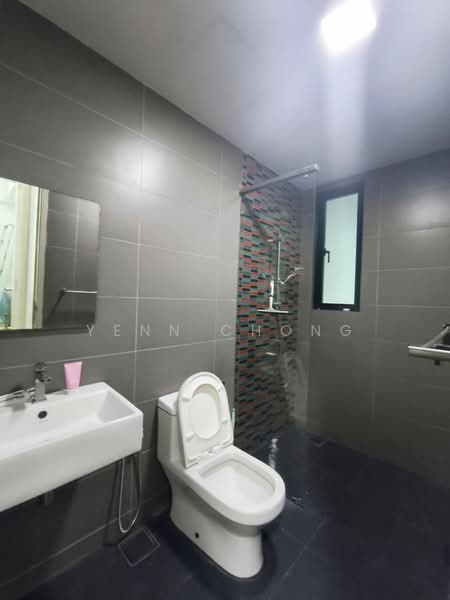 Kediaman Servis untuk Dijual di The Leafz @ Dedaun - Yenn Chong - Bathroom - PropertyGuru.com.my