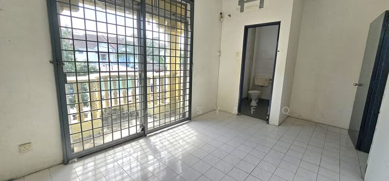 2-storey Terraced House for Sale in Bandar Armada Putra (Klang) - Ahmad Syafiq - Bathroom - PropertyGuru.com.my
