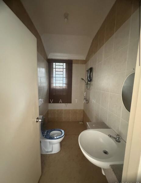 Semi-Detached House for Sale at Taman Austin Perdana - Eva Tan - Bathroom - PropertyGuru.com.my