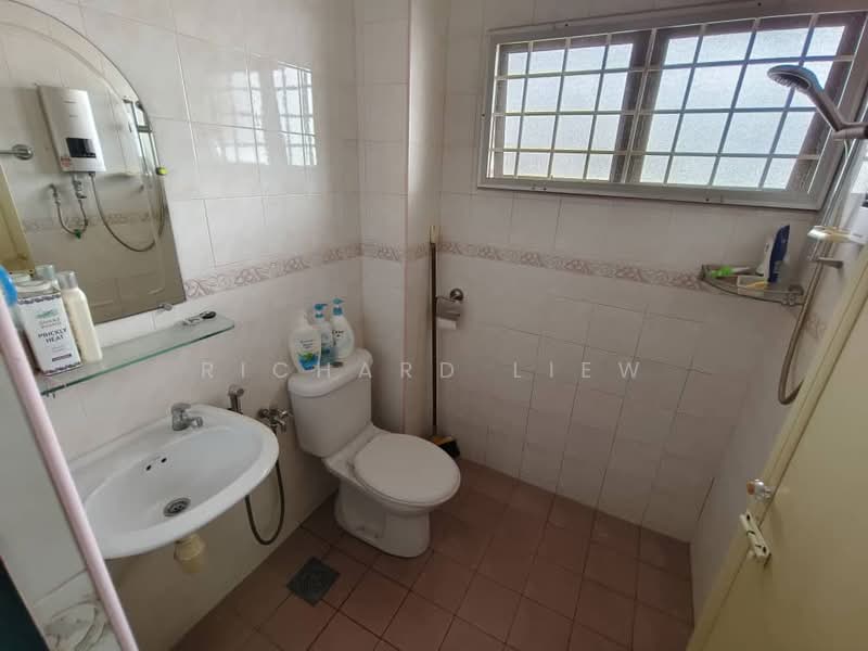 Rumah Teres 2 Tingkat untuk Dijual di SS 23, Taman Sea (Petaling Jaya) - Richard Liew - Bathroom - PropertyGuru.com.my