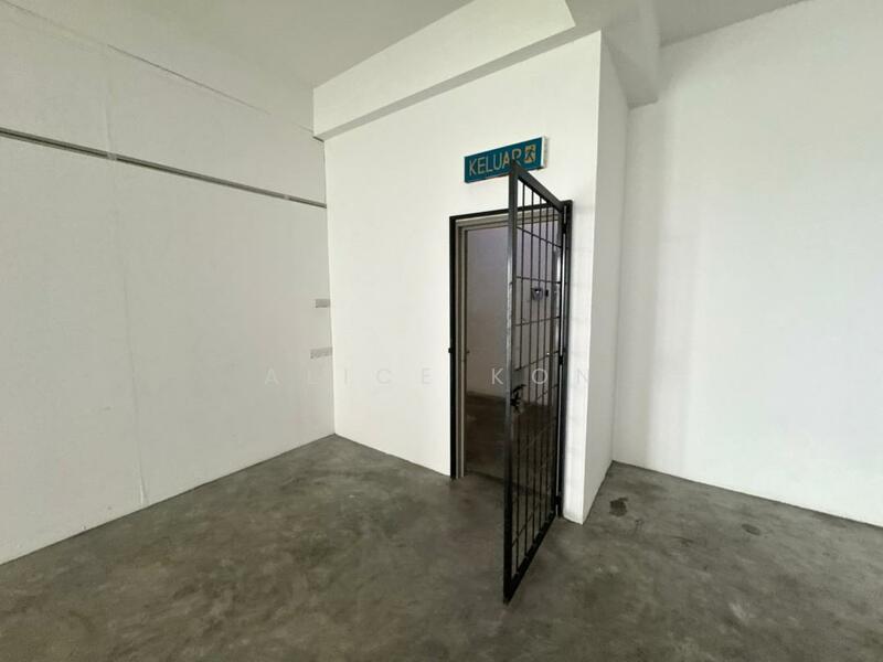Shop / Office for Rent in Kuching (Sarawak) - Alice Kon - Entrance - PropertyGuru.com.my