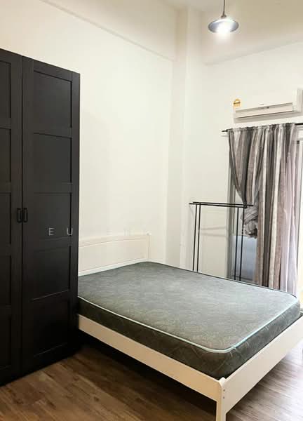 Servis Apartment untuk Dijual di Mayfair - Eugene Wong - Bedroom - PropertyGuru.com.my