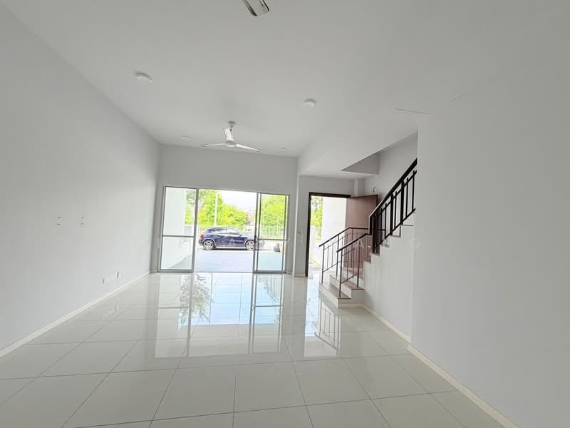 Rumah Teres untuk Dijual di Tamansari (Rawang) - Tiffany Yang - Living Room - PropertyGuru.com.my