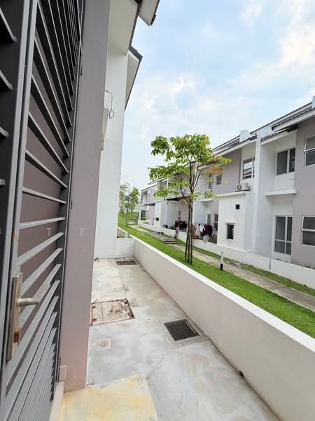 Rumah Teres untuk Dijual di Tamansari (Rawang) - Tiffany Yang - Backyard - PropertyGuru.com.my