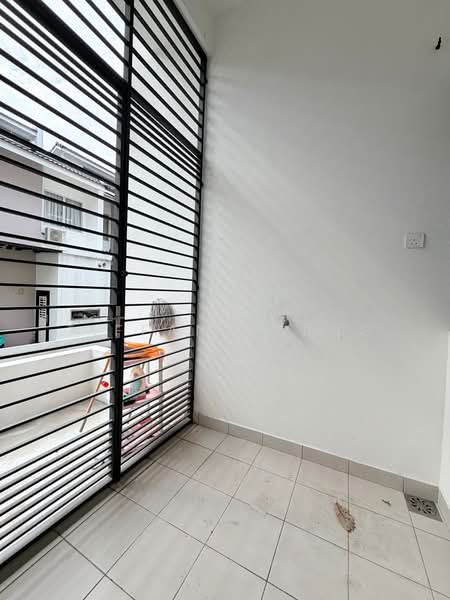 Rumah Teres untuk Dijual di Tamansari (Rawang) - Tiffany Yang - Backyard - PropertyGuru.com.my