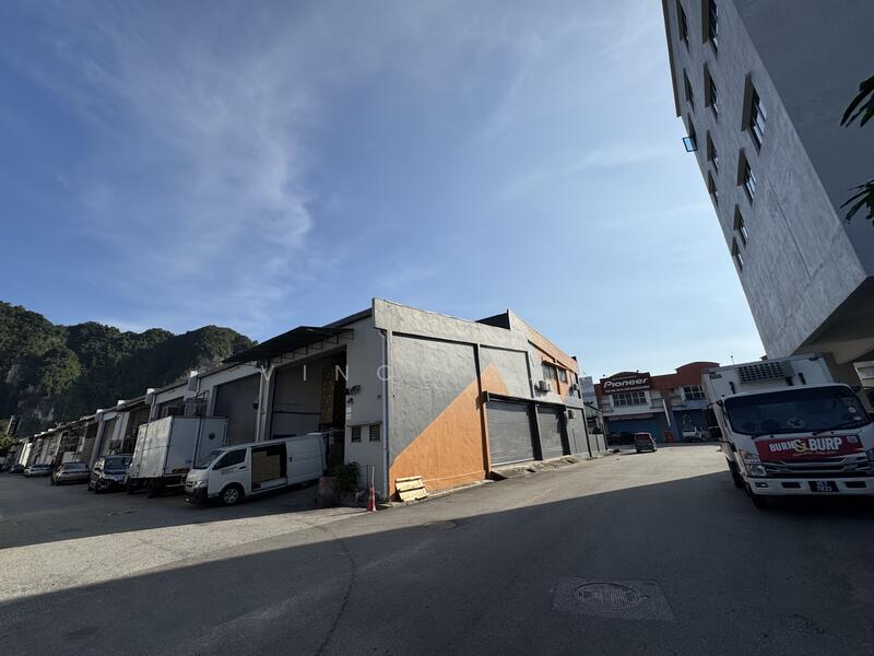 Semi-D Factory for Sale in Taman Perindustrian Batu Caves (Batu Caves) - Vince Tan - Exterior - PropertyGuru.com.my