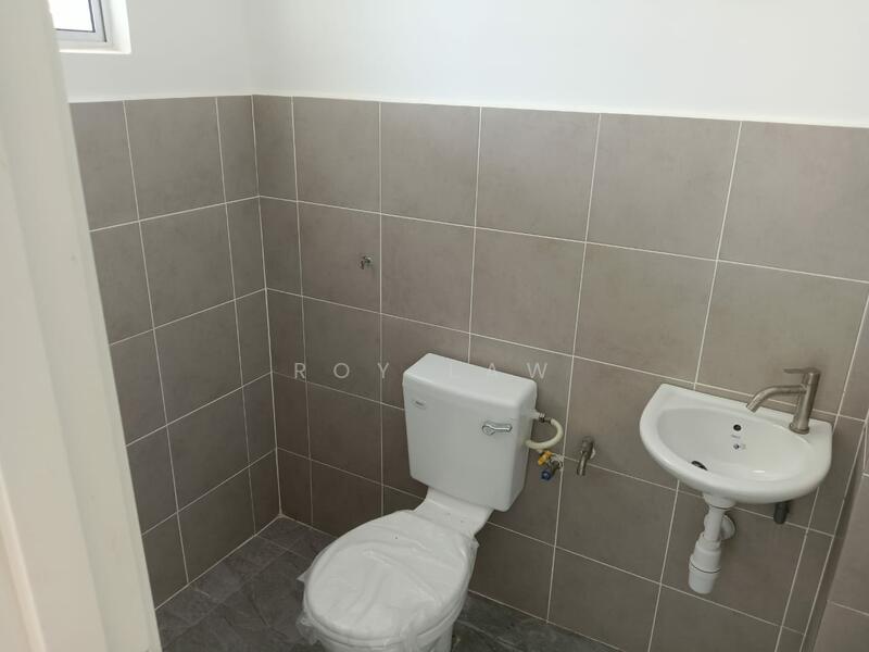 Terraced House for Rent in Port Dickson (Negeri Sembilan) - Roy Law - Bathroom - PropertyGuru.com.my