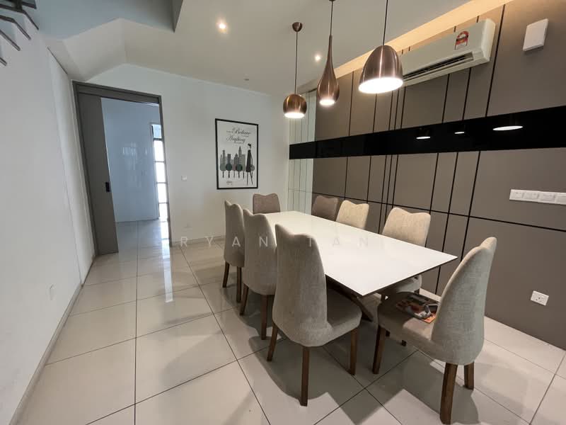 Servis Apartment untuk Dijual di Tropical Villa - Ryan Tan - Dining Room - PropertyGuru.com.my