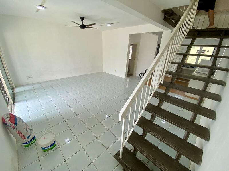 2-storey Terraced House for Sale in Sungai Buloh (Selangor) - Amin Azlan - Living Room - PropertyGuru.com.my