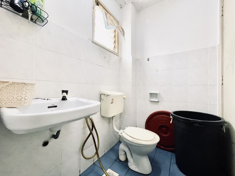 Terraced House for Sale in Sungai Buloh (Selangor) - Shamzjoe . - Bathroom - PropertyGuru.com.my