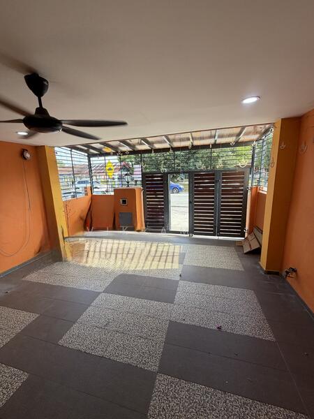 Bandar Country Homes untuk Untuk Dijual - RM 499,000, Apr 2026 - Entrance - PropertyGuru.com.my