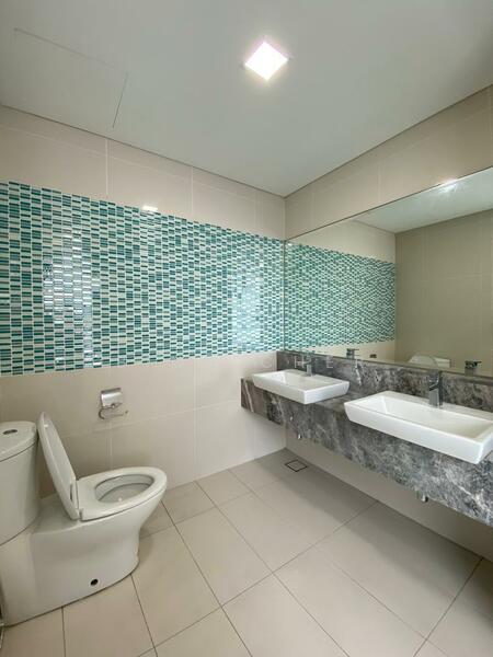 Kondominium untuk Dijual di The Westside Two - Bing Cher - Bathroom - PropertyGuru.com.my