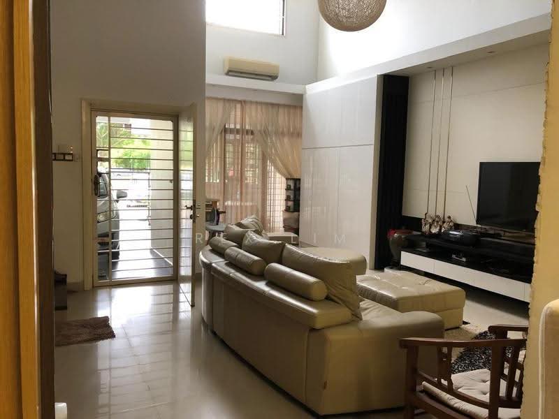 Rumah Teres 3-Tingkat untuk Dijual di Taman Tasik Damai (Sungai Besi) - REX LIM - Living Room - PropertyGuru.com.my