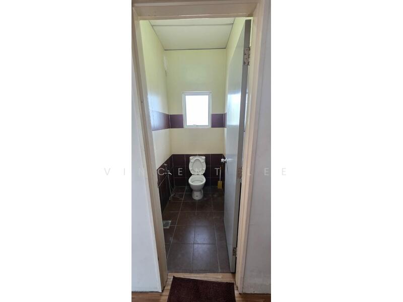Shop / Office for Sale in Bandar Baru Bangi (Selangor) - Vincent Lee - Bathroom - PropertyGuru.com.my