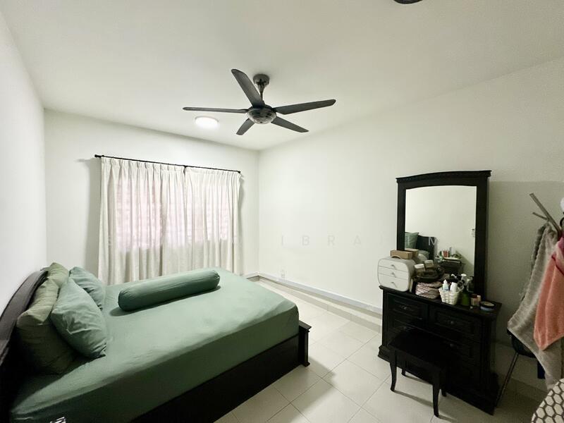 Pangsapuri untuk Dijual di Pangsapuri Seri Mutiara - Shafiq Ibrahim - Bedroom - PropertyGuru.com.my