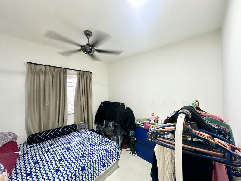 Pangsapuri untuk Dijual di Pangsapuri Seri Mutiara - Shafiq Ibrahim - Bedroom - PropertyGuru.com.my