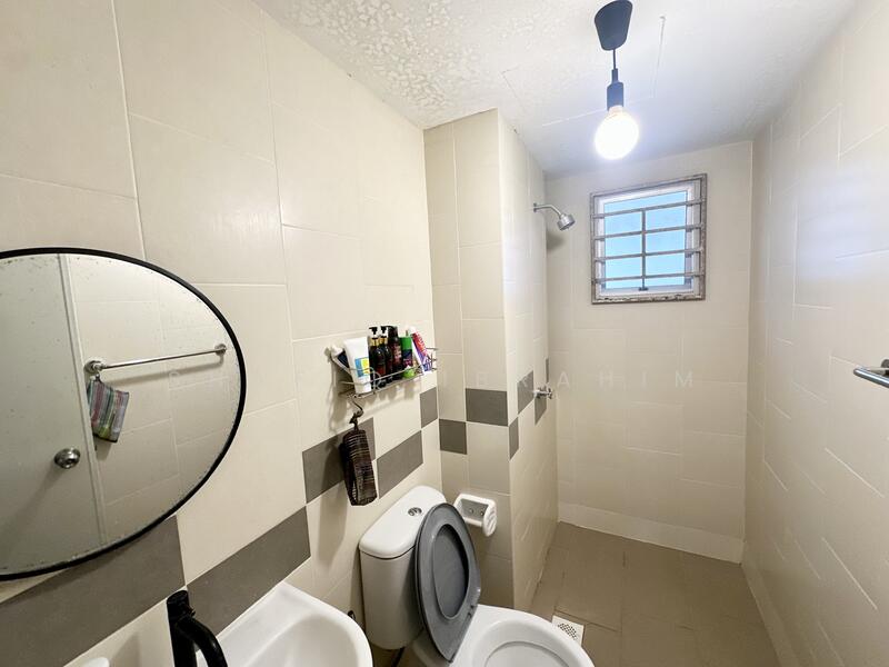 Pangsapuri untuk Dijual di Pangsapuri Seri Mutiara - Shafiq Ibrahim - Bathroom - PropertyGuru.com.my