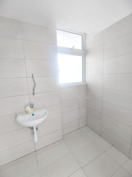 Service Residence for Sale at Vista Tiara (MBW Bay) - Win Kam - Bathroom - PropertyGuru.com.my