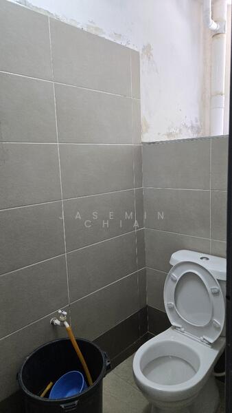 Terrace Factory for Sale in Sungai Buloh (Selangor) - Jasemin Chia - Bathroom - PropertyGuru.com.my