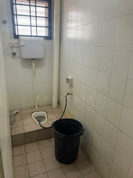 Shop for Rent in Sri Senawang Light Industry Area (Seremban) - Kyle Lee - Bathroom - PropertyGuru.com.my