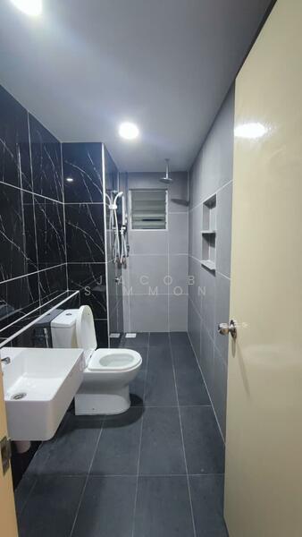 Condominium for Rent at Lakefront Homes - Jacob Simmon - Bathroom - PropertyGuru.com.my