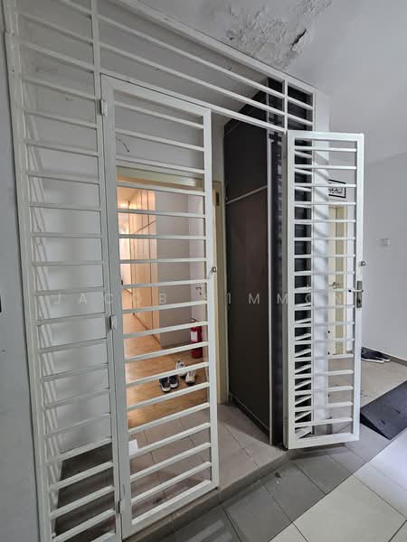 Kondominium untuk Disewa di Lakefront Homes - Jacob Simmon - Entrance - PropertyGuru.com.my